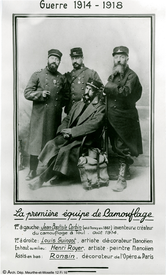 La première équipe de camouflage