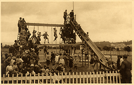 Parc à jeux de la colonie scolaire Joseph-Antoine à Nancy, 1937.